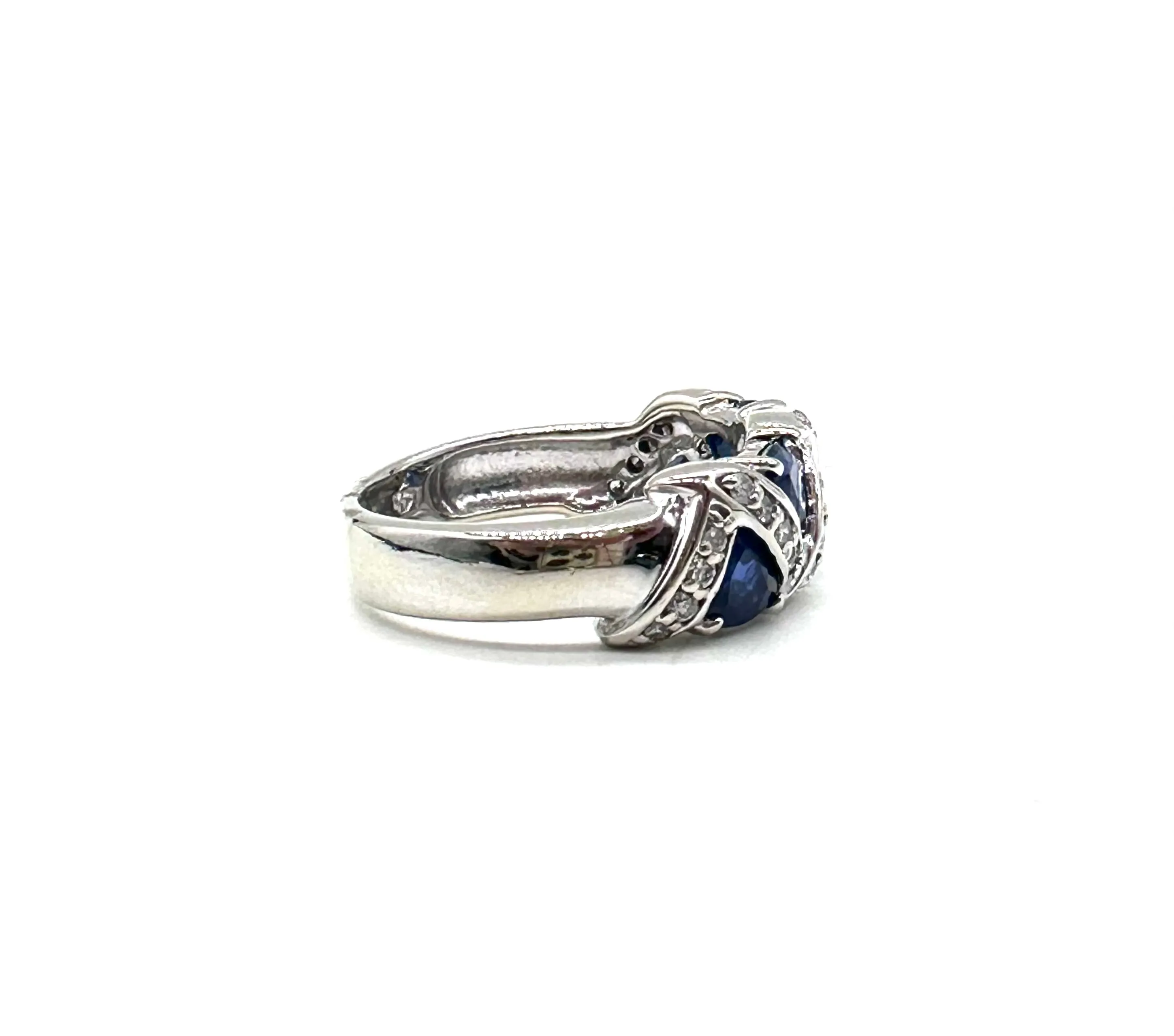 Diamond and sapphire lattice ring