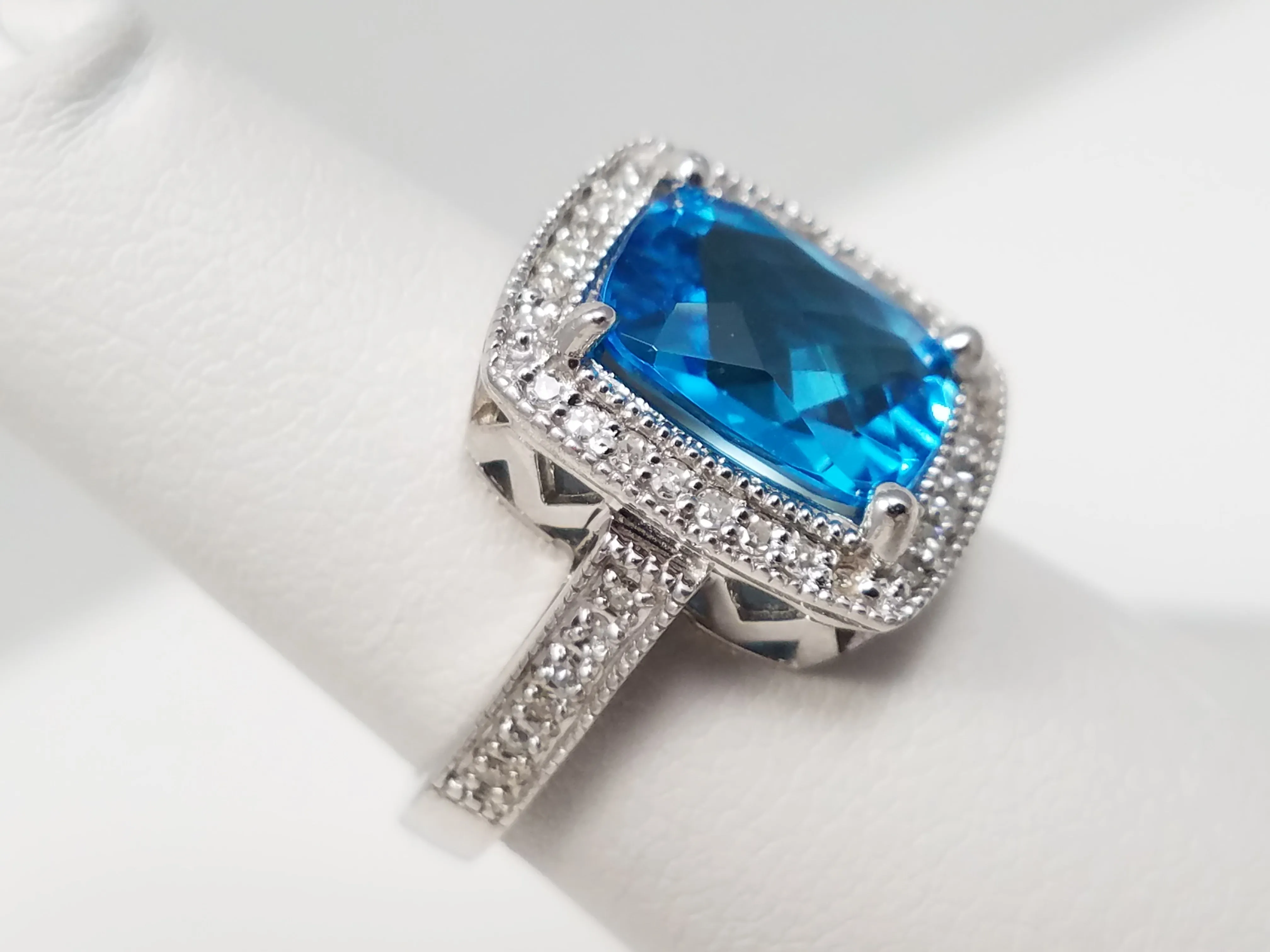 Precious 14k White Gold Natural Blue Topaz Diamond Ring