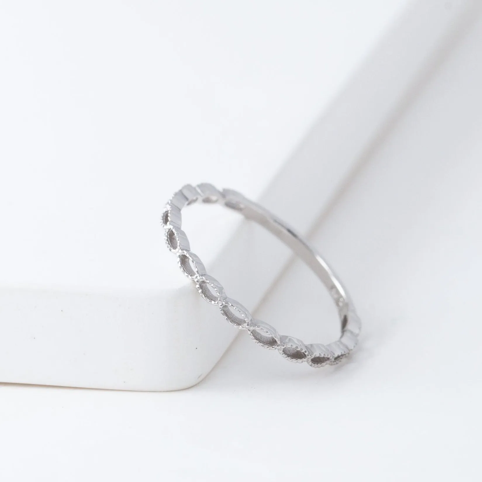 Repeat small oval ring - white gold