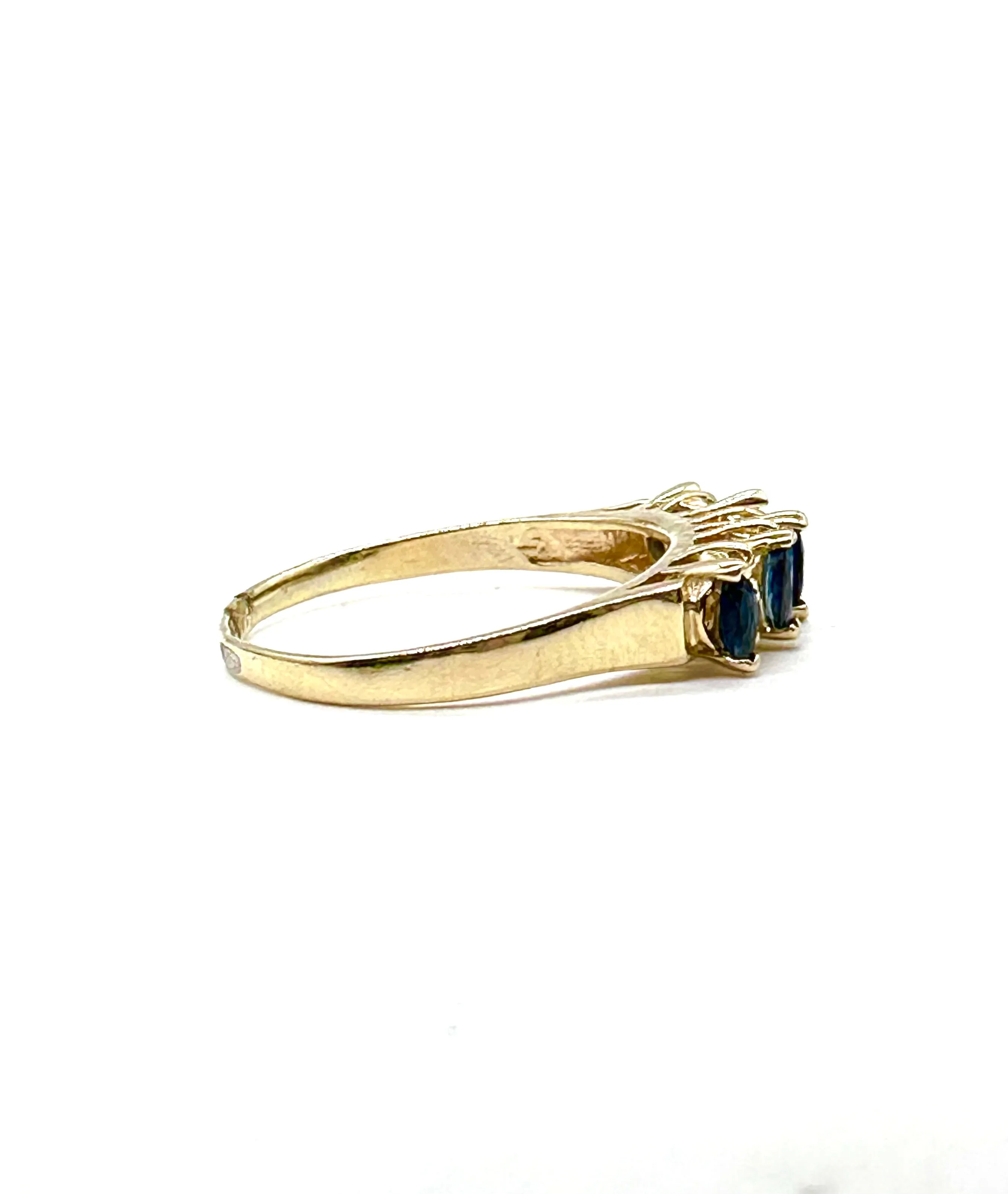 Sapphire and diamond inline ring